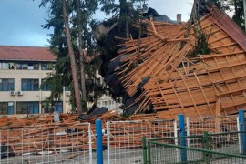 Vjetar odnio krov sa nedavno renovirane Gimnazije