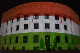 Palata Republike u bojama mađarske zastave