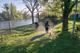 U punom jeku košenje zelenih površina u Banjaluci