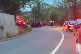 Automobil završio na krovu nakon sudara