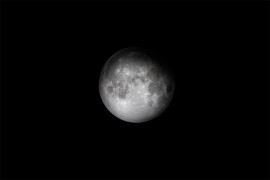 Kina uspješno postavila u lunarnu orbitu relejni satelit za buduća ...