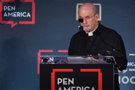 Salman Ruždi opisao trenutak kada je izboden nožem