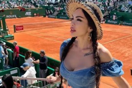 Seksi pop-folk pjevačica bodrila Đokovića