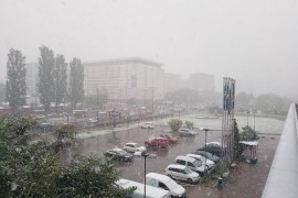 Sarajevo osvanulo pod bijelim pokrivačem (VIDEO)