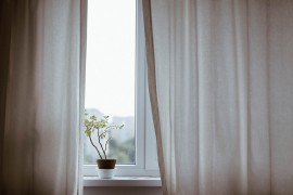 Zašto je opasno da spavamo s razmaknutim zavjesama