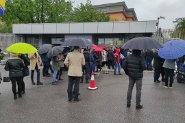 Građani Srpske pred Sudom BiH čekaju suđenje Dodiku i Lukiću