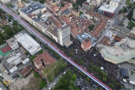 Na mitingu “Srpska te zove” razvijena zastava duga 500 metara