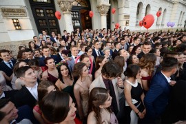 Stanivuković objavio fotografiju sa svoje mature i najavio besplatne ...