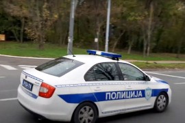 Taksista pokušao da ubije putnike šrafcigerom