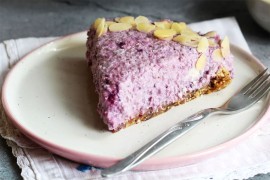 Sirova torta sa šumskim voćem