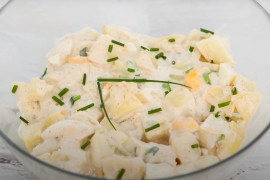 Kremasta krompir salata