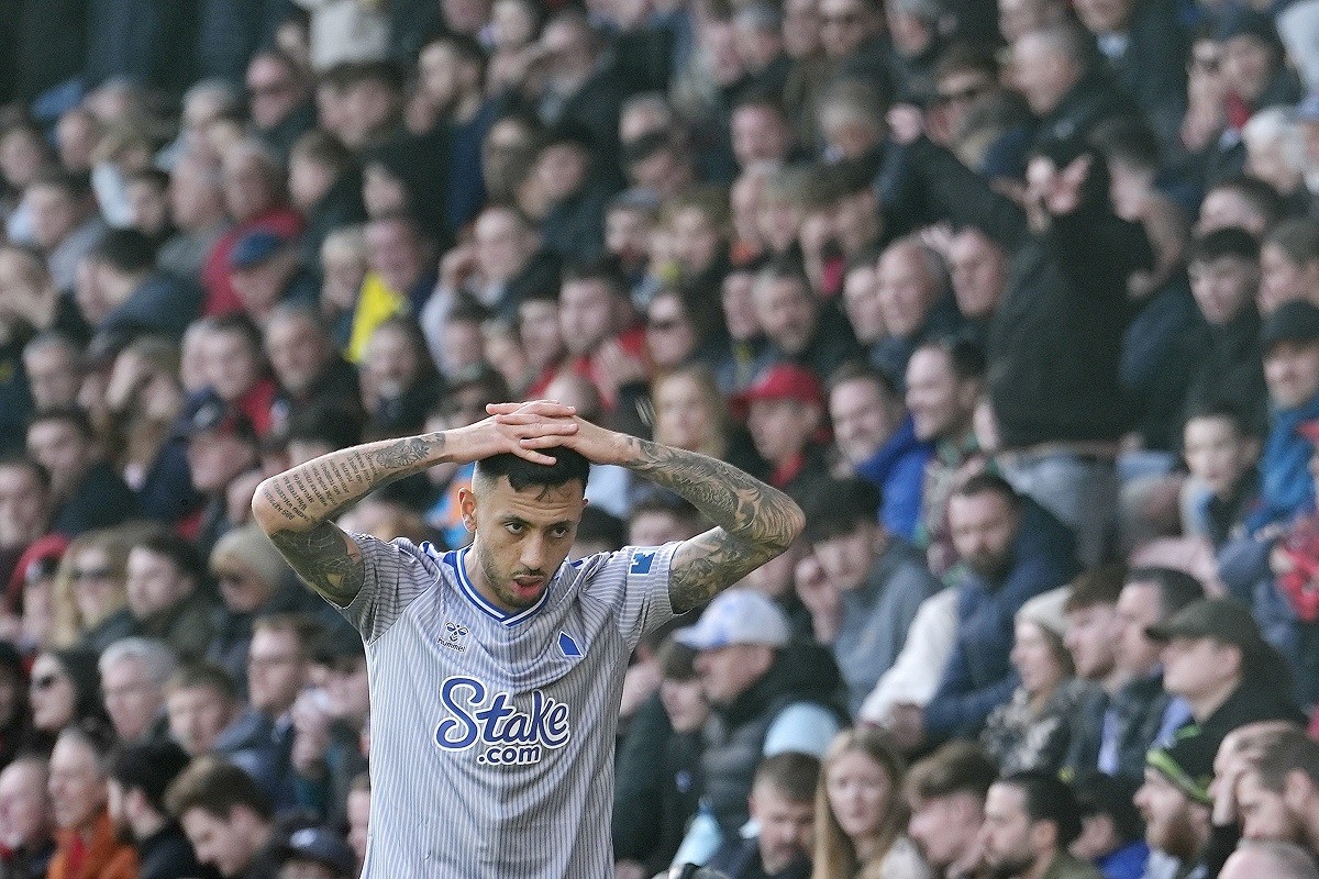 Evertonova crna serija i u finansijama