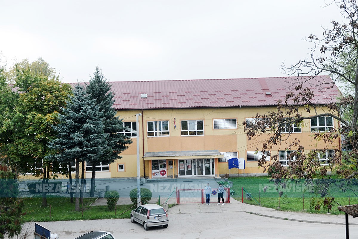 Potukle se učenice Tehnološke škole u Banjaluci, bila i Hitna pomoć