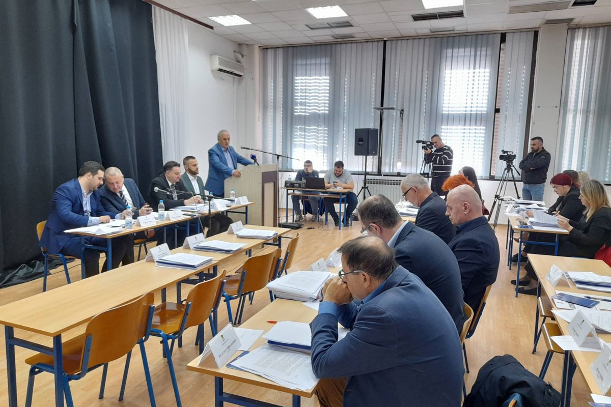 Zbog kredita u Skupštini grada Doboj vrilo kao u pretis loncu