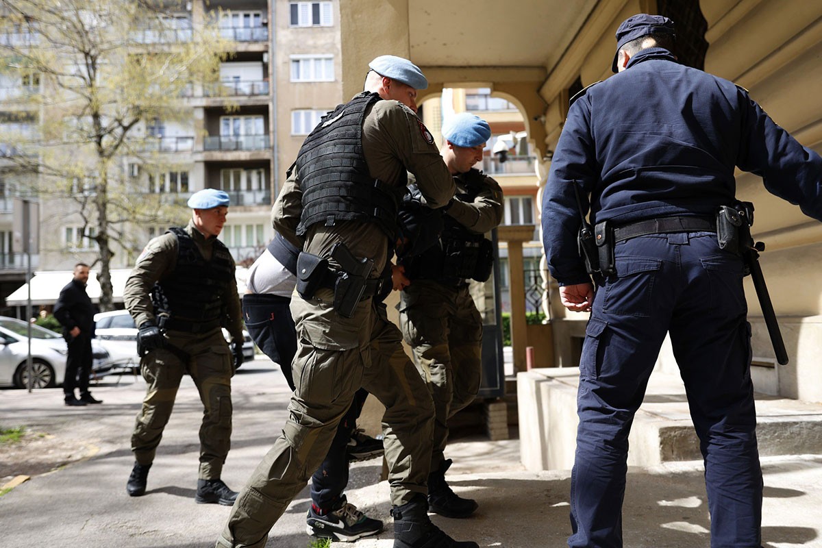 Zatražen pritvor  osumnjičenima za bacanje bombe na kuću načelnika