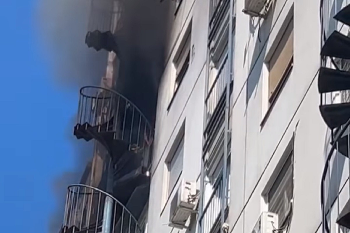 Veliki požar, gori stan (VIDEO)