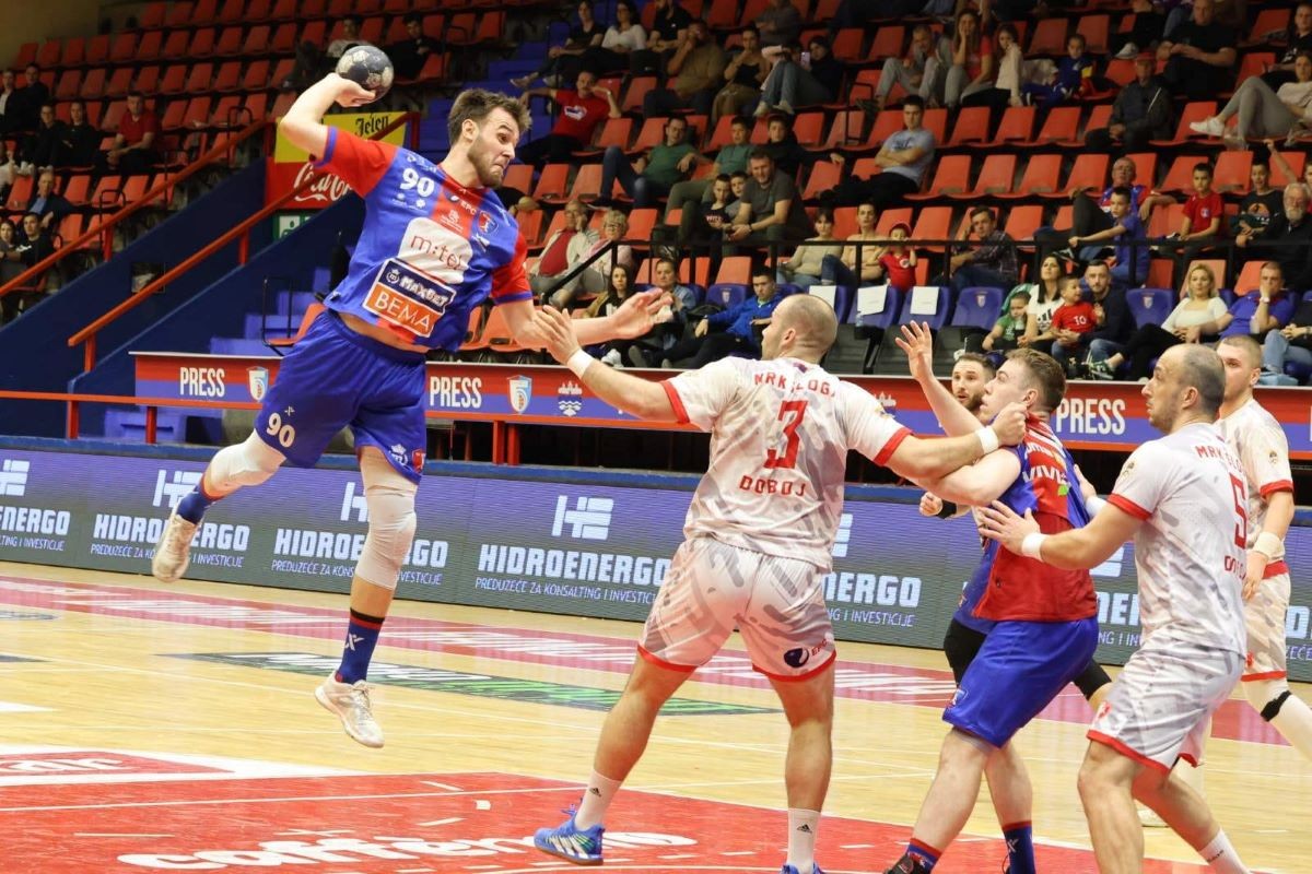 Borcu derbi protiv Slobode, Izviđač gazi ka tituli