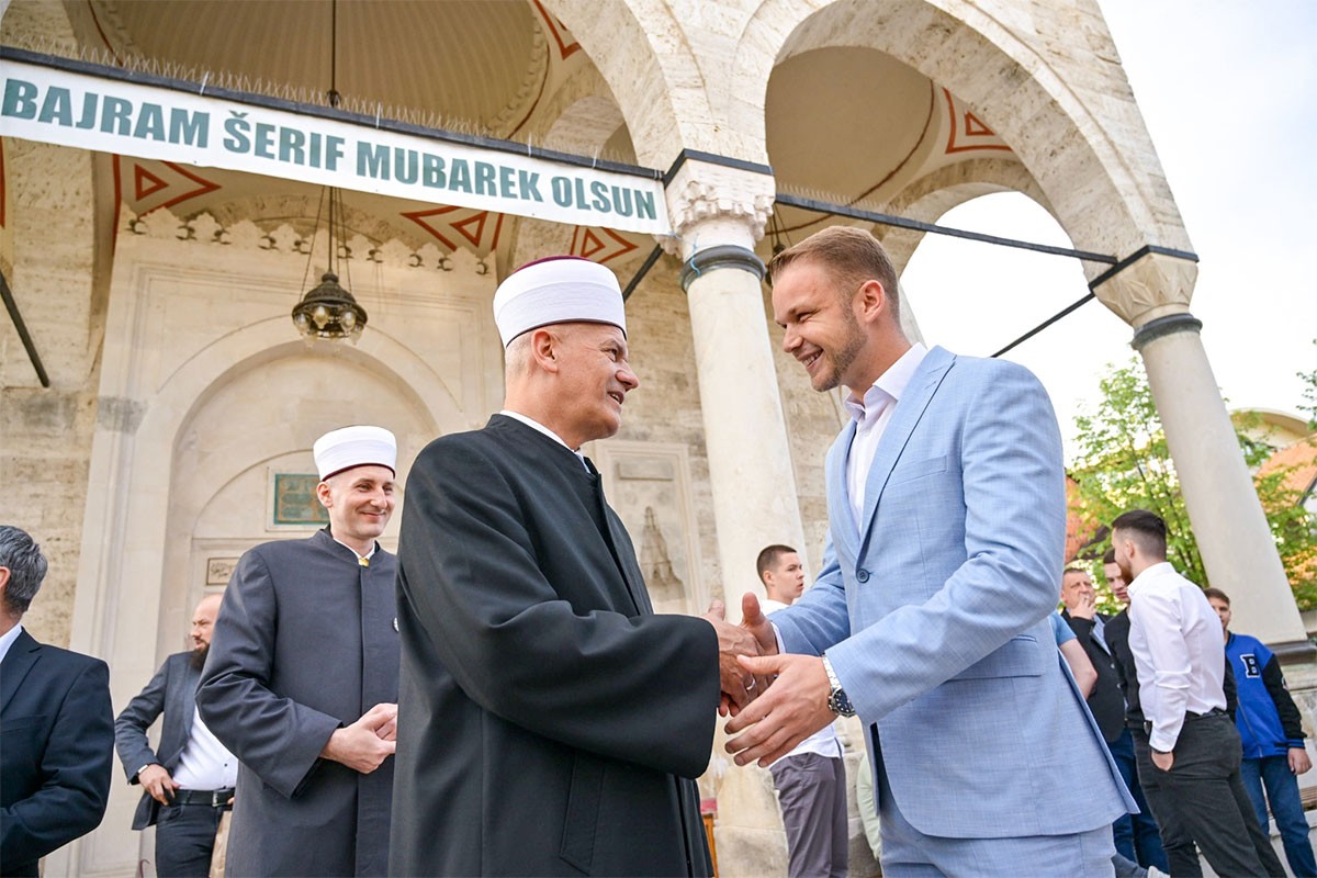 Stanivuković čestitao Bajram: Treba da živimo jedni sa drugima i jedni za druge (FOTO)
