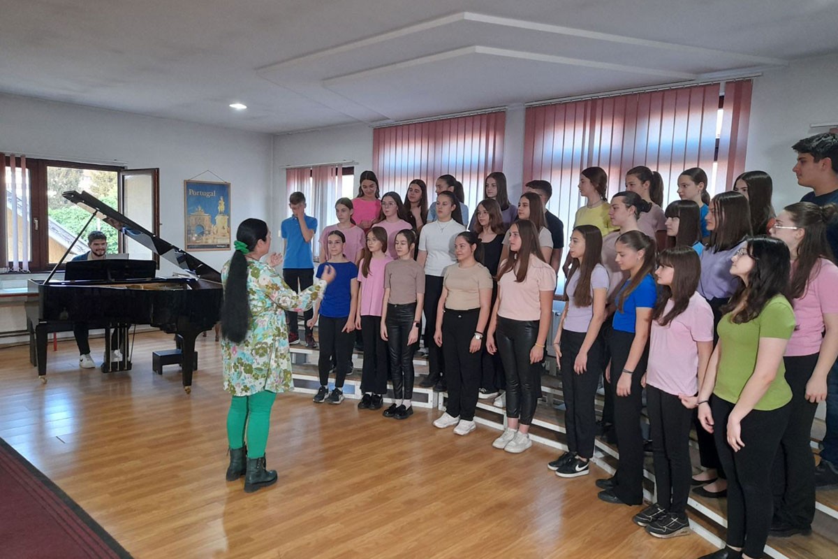 Hor škole "Markos Portugal" "šaputanjem" i koreografijom osvojio žiri (VIDEO)