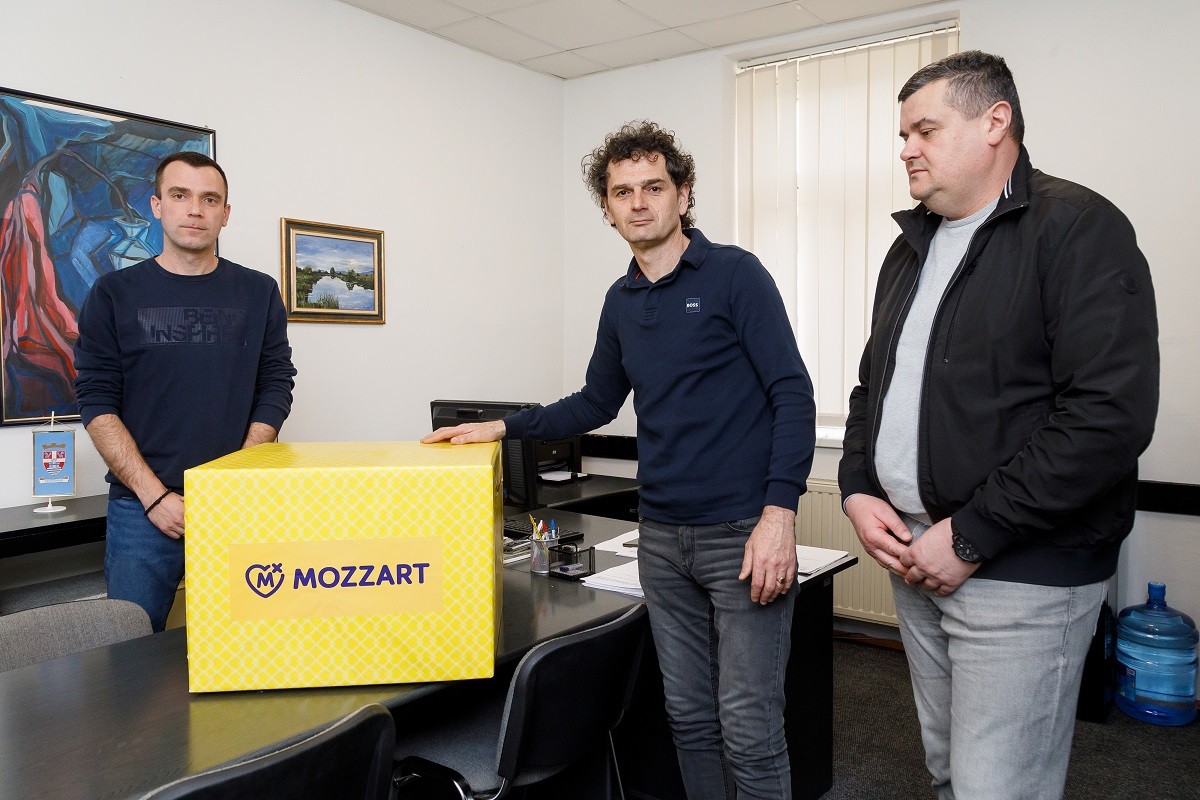 Podrška obrazovanju: Mozzart uz srednjoškolce u Šamcu i studente u Trebinju