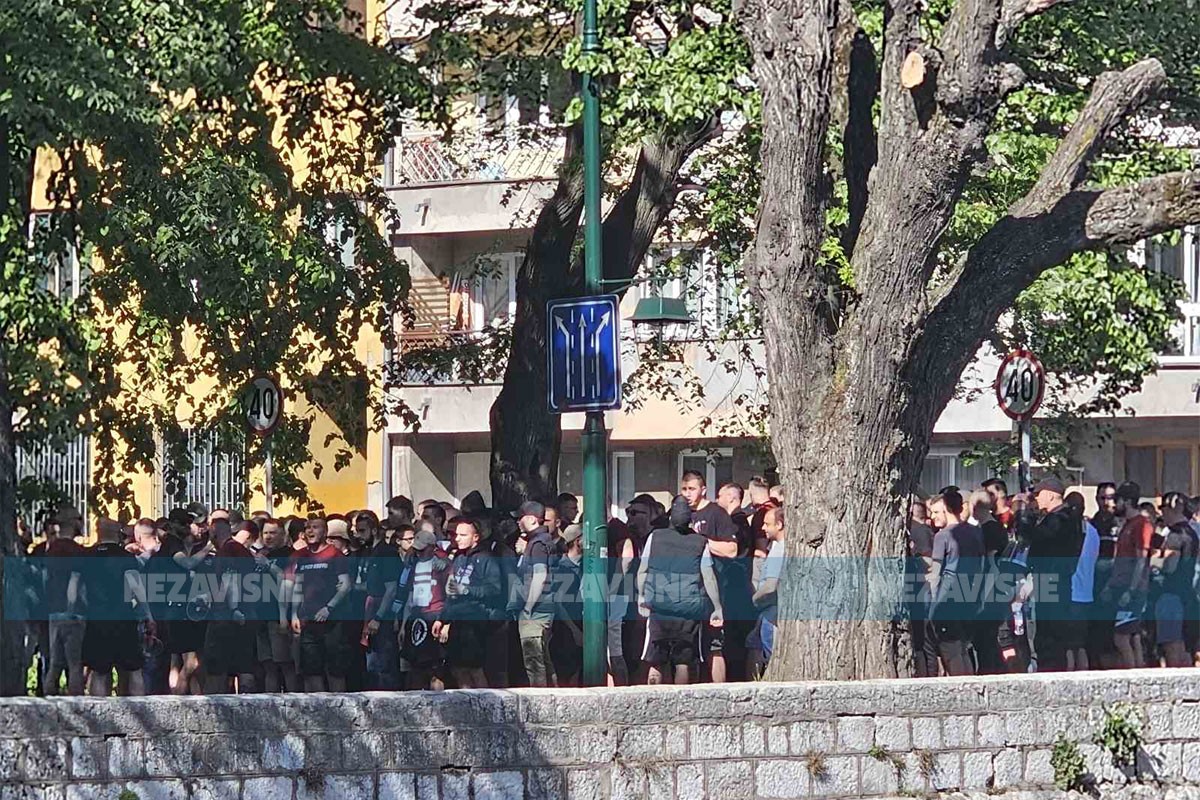 Navijači Sarajeva u korteu krenuli prema Grbavici (VIDEO)