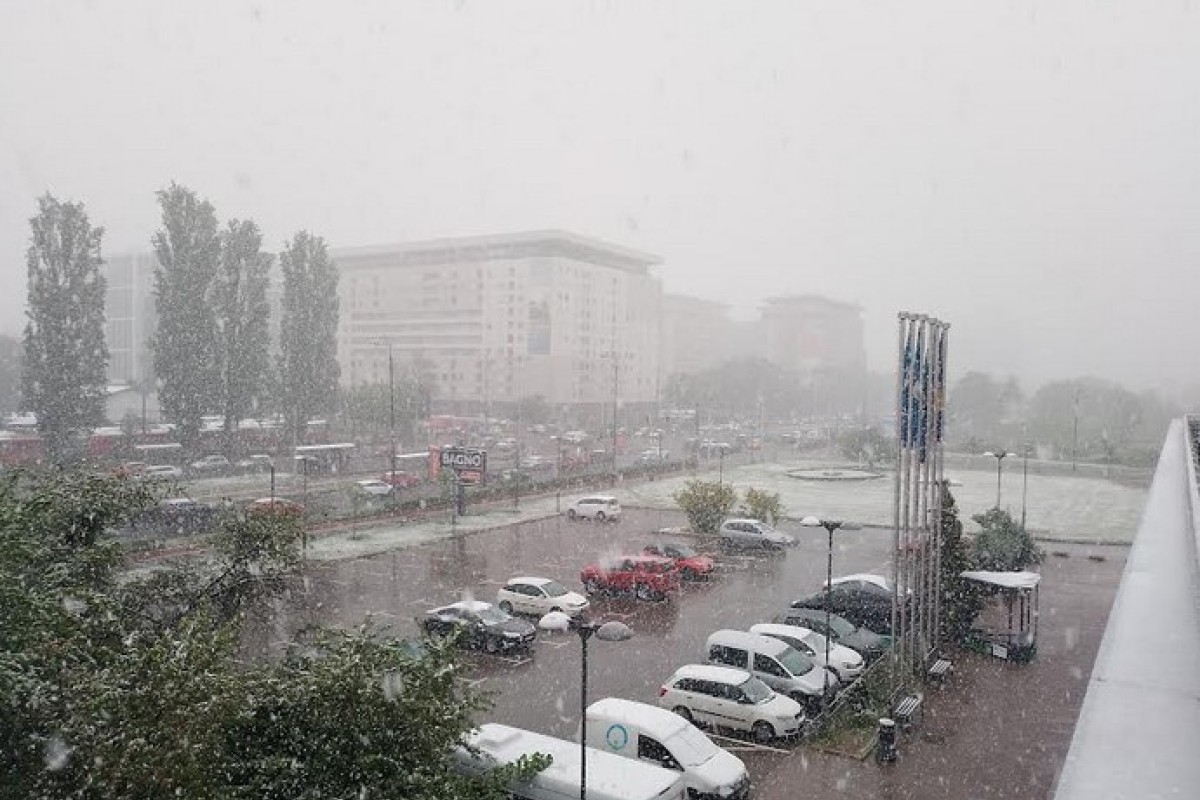 Sarajevo osvanulo pod bijelim pokrivačem (VIDEO)