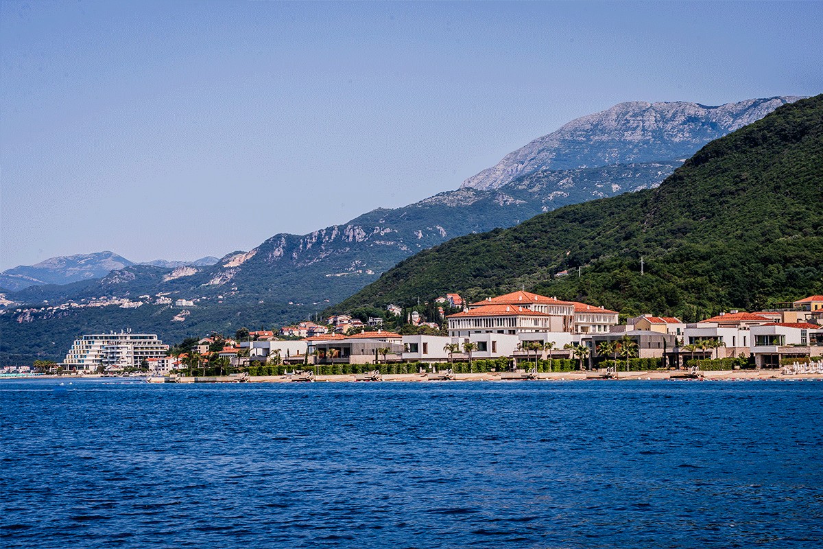 Crnogorci u problemu uoči turističke sezone