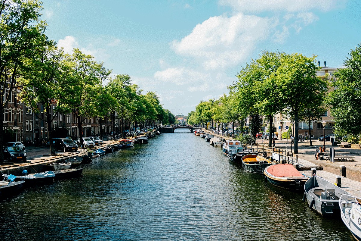 Amsterdam u problemu zbog turista, povlači drastičan potez