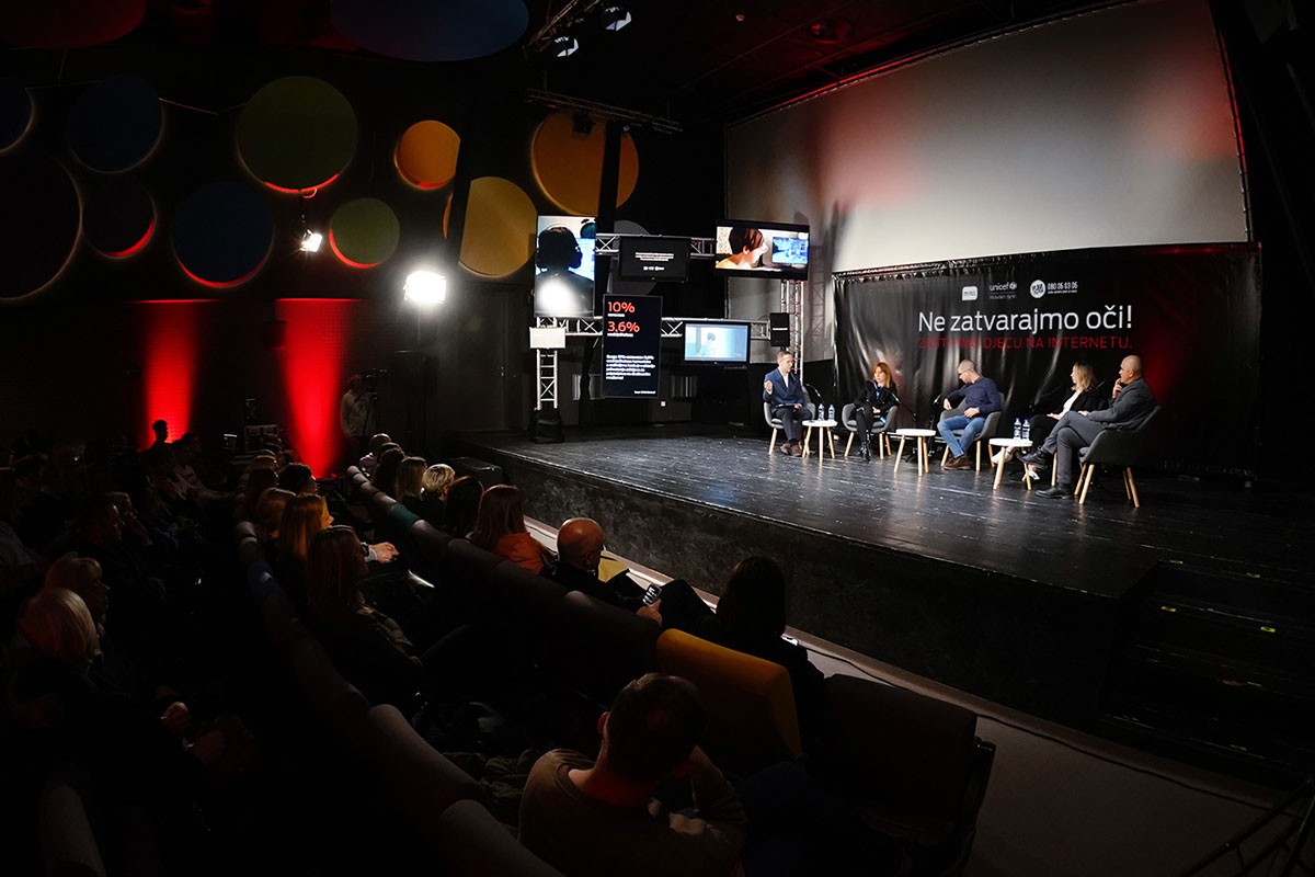 Prva panel-diskusija u okviru projekta "Ne zatvarajmo oči! Zaštitimo djecu na internetu"