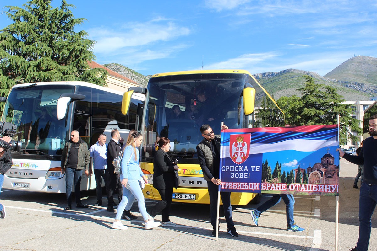 Stotine Trebinjaca krenule u Banjaluku na miting