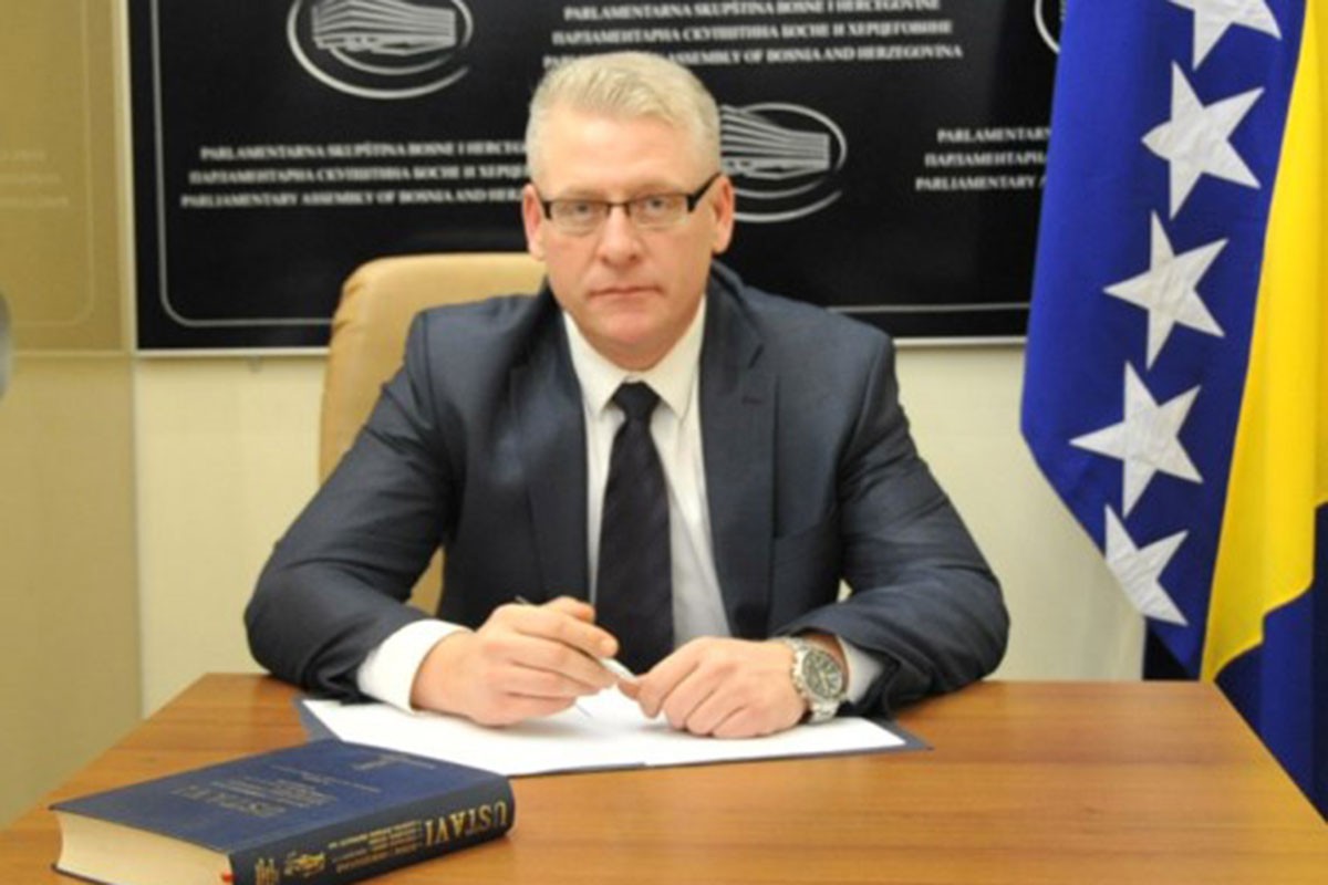 Begić: Trojka molila OHR da popusti Dodiku