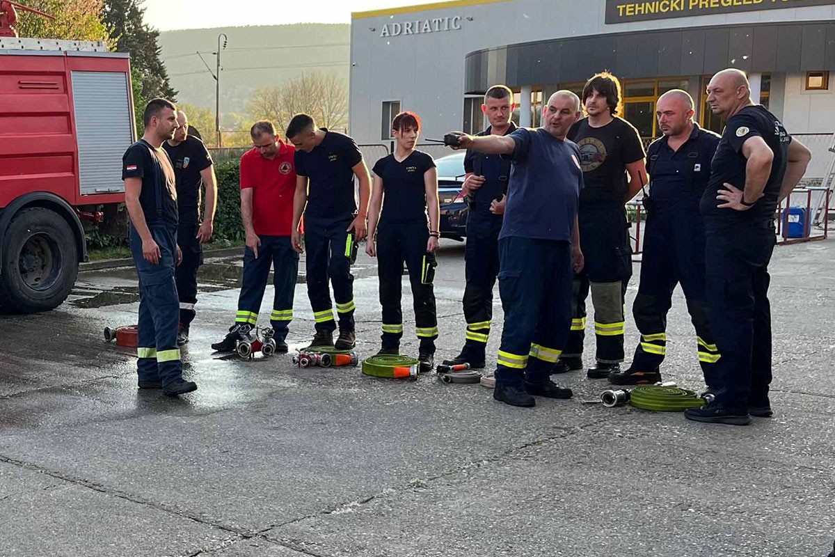 Hrabra Marijana Lasić obukla vatrogasnu uniformu