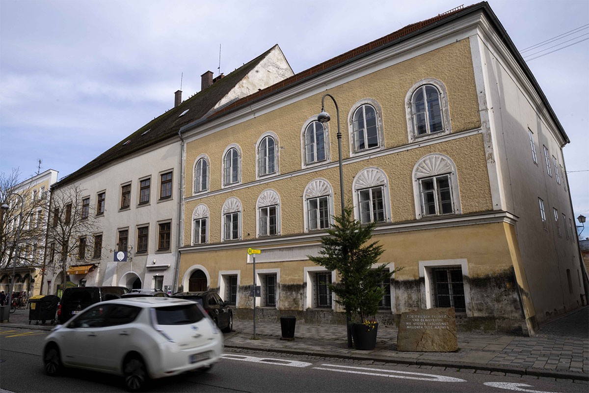 Privedeni dok su obilježavali rođendan Adolfa Hitlera