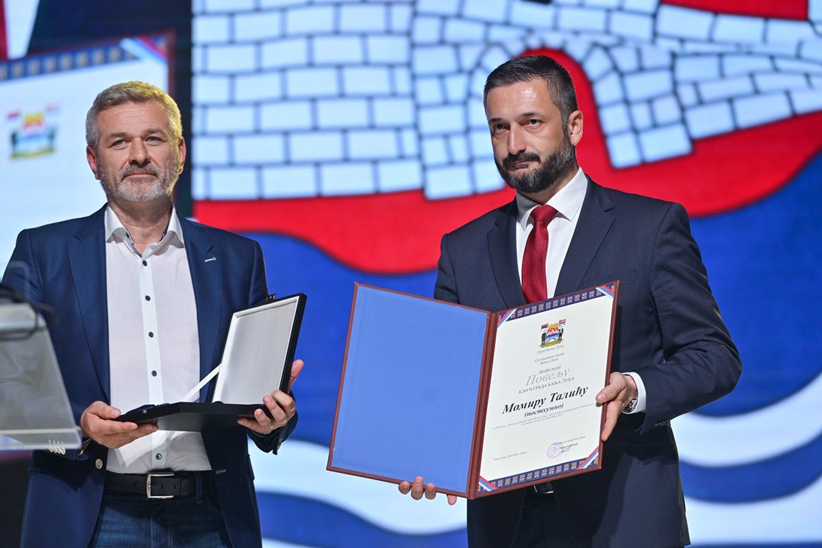 Svečana akademija u Banjaluci: Ključ grada posthumano generalu Taliću (FOTO)
