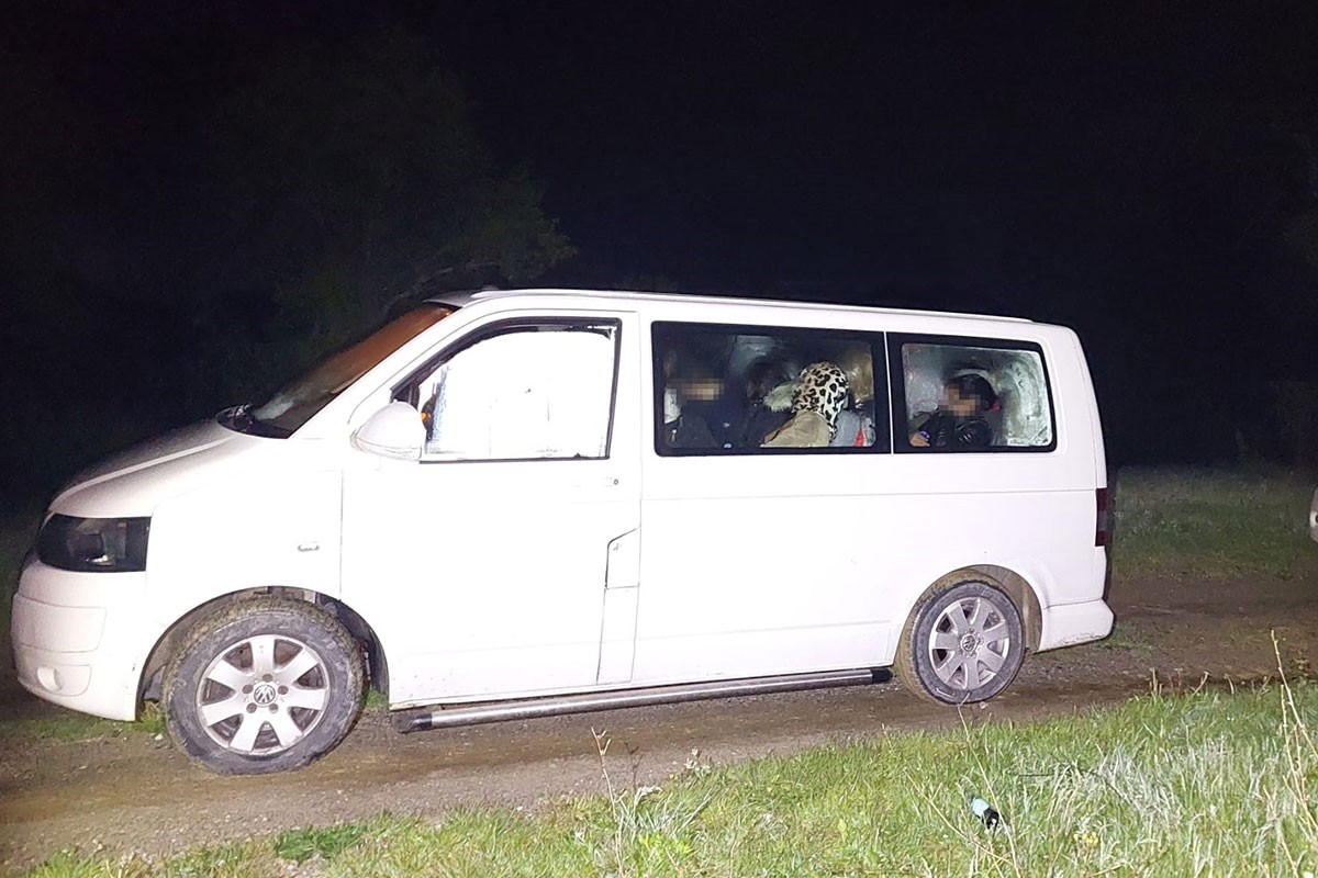 Turčin uhapšen u BiH: U kombiju prevozio 22 sunarodnika