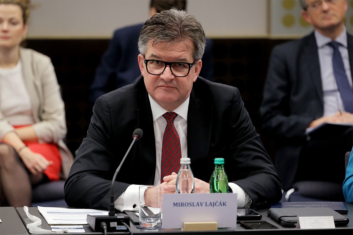 Lajčak predstavio "kompromisni dokument" u vezi sa upotrebom dinara