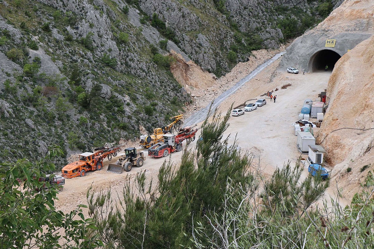 Probijen tunel dug skoro kilometar: Vrijednost radova 25 miliona KM (VIDEO)