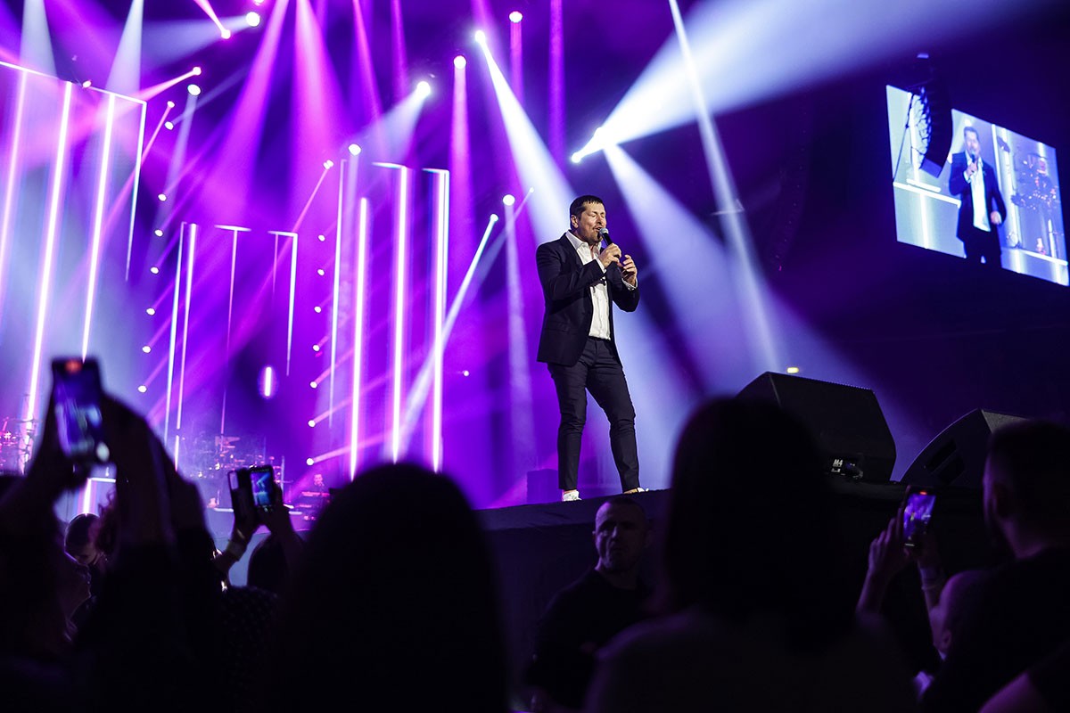 Prekinuo koncert Ace Pejovića i zaprosio djevojku (VIDEO)