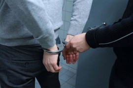 Uhapšen muškarac koji je pokušao da upuca sveštenika u crkvi u SAD