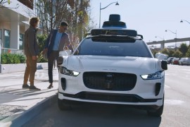 Kada se vještačka inteligencija zbuni: Majicom zaustavio robotaksi ...