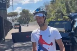 Novak Đoković sa kacigom protiv Čileanca