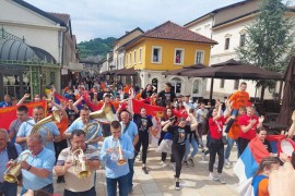 Maturanti u Srpskoj završili školovanje, pogledajte slavlje (FOTO ...