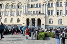 Roditelji djece iz privatnih vrtića protestuju ispred Gradske uprave