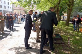 Služen pomen i položeno cvijeće na mjestu stradanja pripadnika JNA u ...
