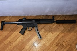 Policija RS upala u stan, pronašli hekler sa prigušivačem
