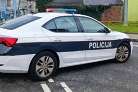 Muškarac kosom teško povrijedio policajca