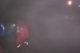 Mrak, magla, kiša i niske temperature stvaraju probleme spasiocima u Iranu (VIDEO)