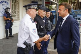 Makron stigao u Novu Kaledoniju, najavio ostanak policijskih snaga