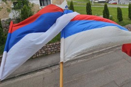 Širom Republike Srpske vijore se srpske trobojke