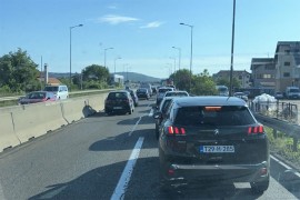 Teža nesreća kod Laktaša, na cesti leži motociklista